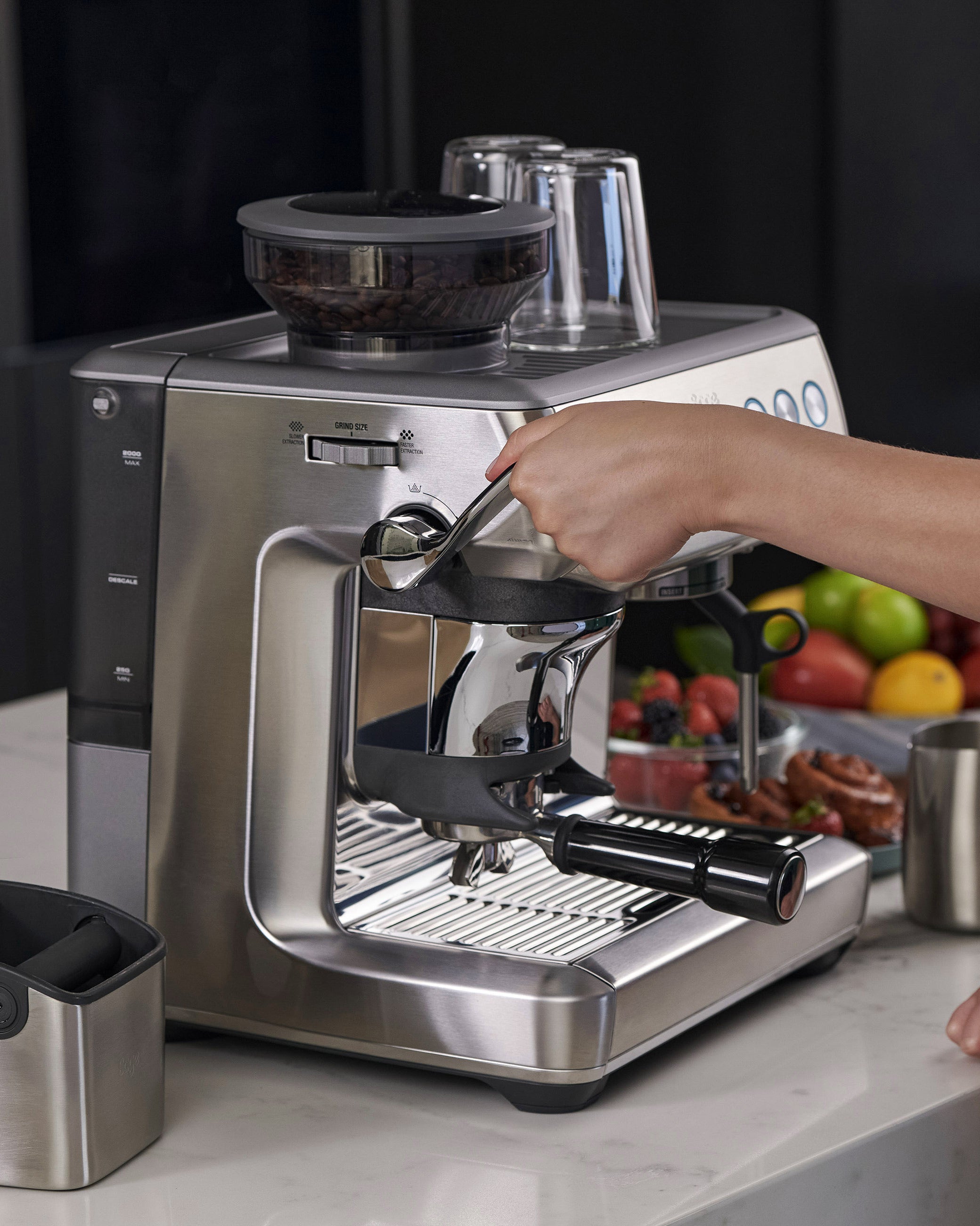 Sage Barista Acier : machine espresso avec broyeur et temper intégré