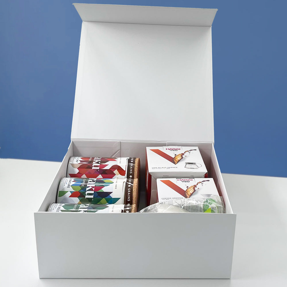 Le coffret V60 Hario  avec 3 boites de café de spécialité Araku Coffee