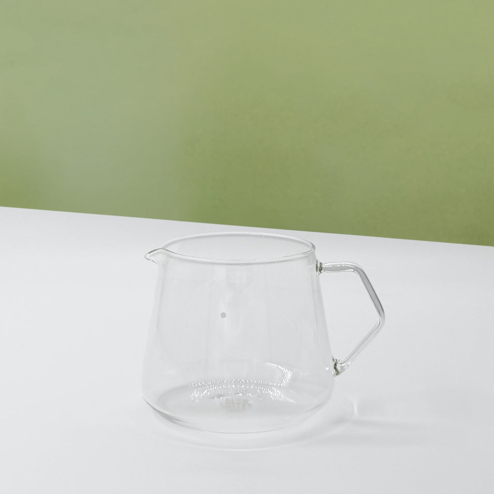 La carafe kinto 300ml en verre est idéal pour la préparation de deux tasses de café avec dripper orea. 