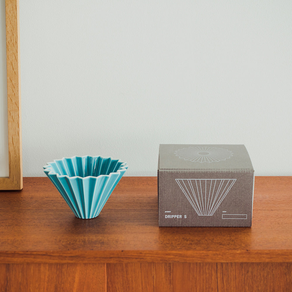 Slow Coffee preparation with the Origami filter holder